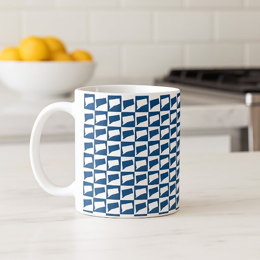 Connecticut State Silhouette Pattern in Blue White コーヒーマグカップ