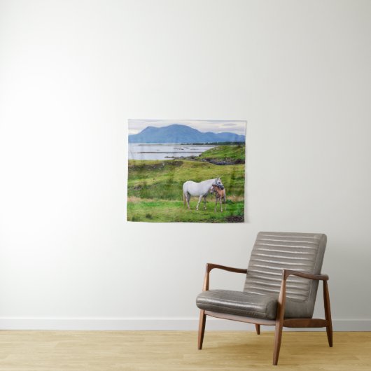 Connemara |ゴールウェイ、アイルランドの馬 タペストリー (インサイチュ(横))