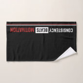 Consistency Beats Motivation Gym Workout Towel ハンドタオル (ハンドタオル)