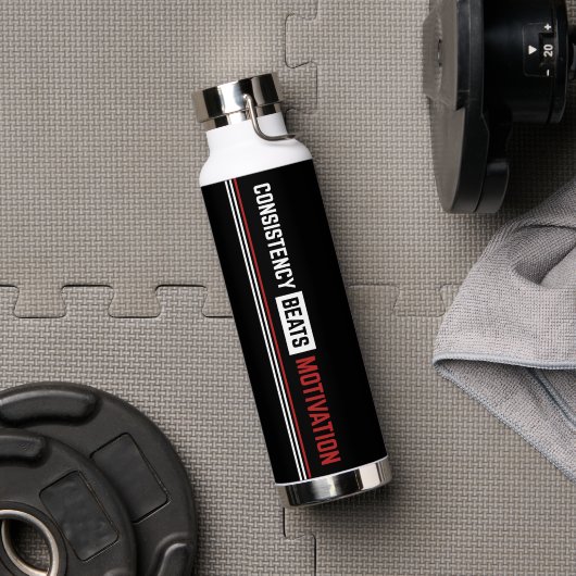 Consistency Beats Motivation Thor Gym Water Bottle ウォーターボトル (ジム (回転後))