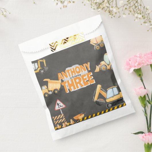 Construction Birthday Invitation フェイバーバッグ (封をした状態)