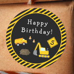 Construction Happy Birthday with Age Boy ラウンドシール<br><div class="desc">Celebrate your little one's special day with this custom boy birthday party sticker with an adorable construction theme. Each sticker has a dump truck and excavator working together at a road construction site. There are also orange traffic cones and yellow and black stripes. Add your child's age for a special...</div>
