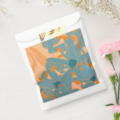 Contemporary Leaf Design in Peach フェイバーバッグ (封をした状態)