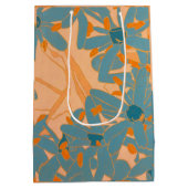 Contemporary Leaf Design in Peach ミディアムペーパーバッグ (裏面)