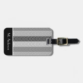 Contemporyの白黒シェブロンは名前と縞で飾ります ラゲッジタグ (正面横)