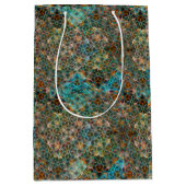 Controlled Chaos – Muted Fall ミディアムペーパーバッグ (正面)