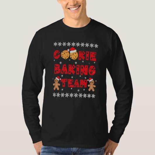 Cookie Baking Team Gingerbread Men With Xmas Hats  Tシャツ (正面)