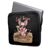 "Cool Bacon" Piglet in Sunglasses ラップトップスリーブ (正面左)