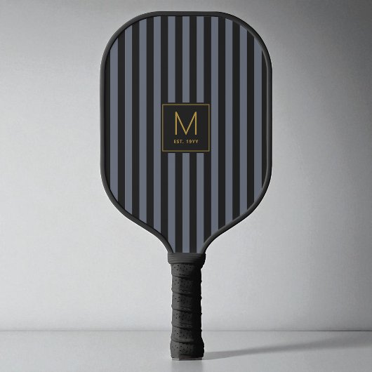 Cool Black Striped Modern Gold Initial Monogram ピックルボールラケット