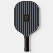 Cool Black Striped Modern Gold Initial Monogram ピックルボールラケット (正面)