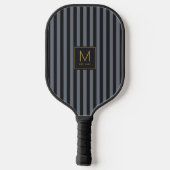 Cool Black Striped Modern Gold Initial Monogram ピックルボールラケット (裏面)
