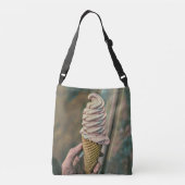 Cool cold freezing ice cream クロスボディバッグ (裏面)