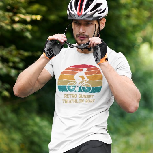 Cool Custom Cyclist Sunset Retro Triathlon Tシャツ