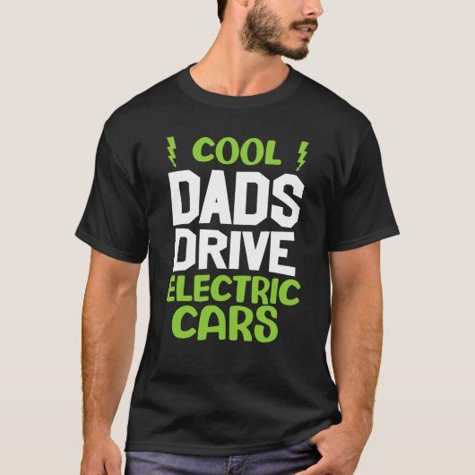 Cool dad drive electric car present EV car driver Tシャツ (正面)