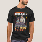 Cool Dads plays chess with there Kids  Father´s Da Tシャツ (正面)