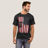 Cool Disc Golf Player Distressed USA American Flag Tシャツ (正面フル)