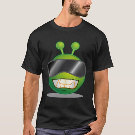 Cool Green Alien Stuntin with Glasses Tシャツ (正面)