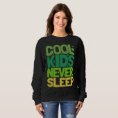 Cool Kids Never Sleep スウェットシャツ (正面フル)