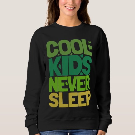 Cool Kids Never Sleep スウェットシャツ (正面)
