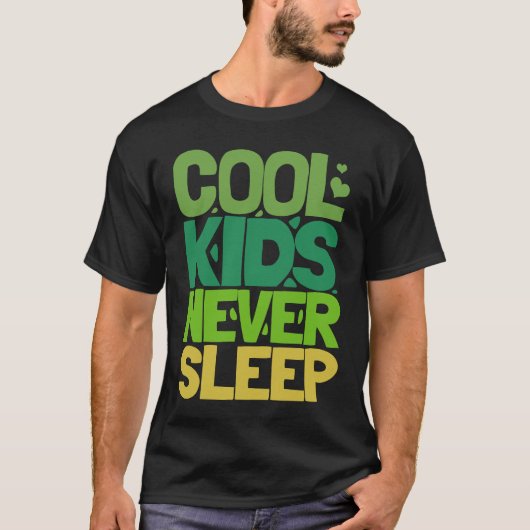 Cool Kids Never Sleep Tシャツ (正面)