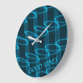 Cool Luminous Blue Wave Pattern Custom Text ラージ壁時計 (傾斜)