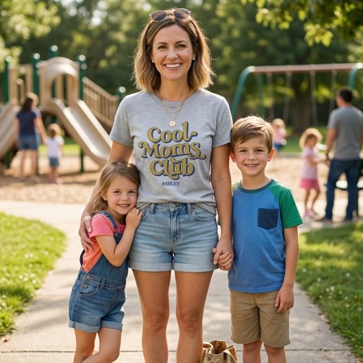 Cool Moms Club Bold Motherhood Blue Yellow Text Tシャツ
