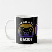 Cool new Dad add monogram video gamer コーヒーマグカップ (左)