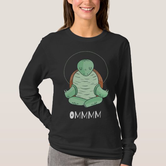 Cool OMMM meditation relaxation turtle yoga Tシャツ (正面)