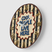 Cool People Live Here ラージ壁時計 (傾斜)