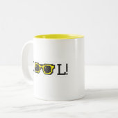Cool Pixel Sunglasses Typography – Retro Y2K ツートーンマグカップ (正面左)