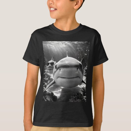 Cool Shark Animal Selfie  Tシャツ (正面)