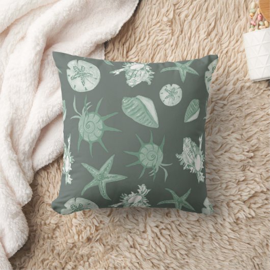 Cool Summer green seashells on medium green クッション (ブランケット)
