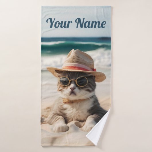 Coole Katze am Strand mit Sonnenbrille und Hut - バスタオル (バスタオル)