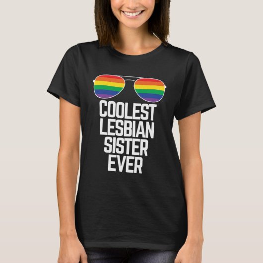 Coolest Lesbian Sister Ever  Gay Pride Tシャツ (正面)