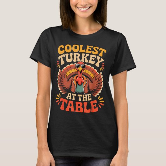 Coolest Turkey At The Table Funny Thanksgiving Out Tシャツ (正面)
