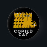 Copied Cat Funny Animal Pun Dark BG 缶バッジ<br><div class="desc">Copied Cat Funny Animal Pun features a cute cat that's been copied! Perfect pun gift for family and friends who love cute animal cat puns.</div>