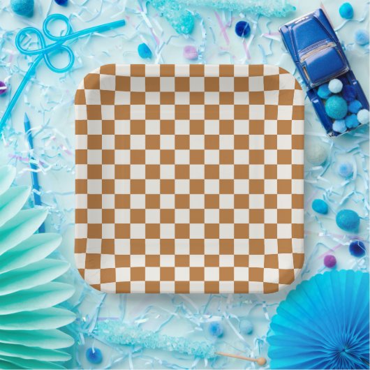 Copper and eggshell checkerboard pattern ペーパープレート (パーティー)