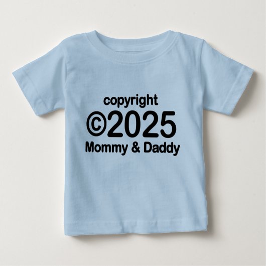 Copyright 2022 Mommy and DaddyベビーTシャツ ベビーTシャツ (正面)