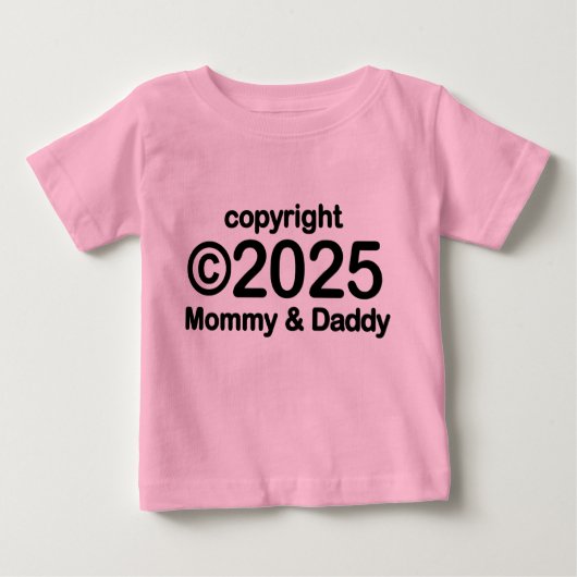 Copyright 2022 Mommy and DaddyベビーTシャツ ベビーTシャツ (正面)