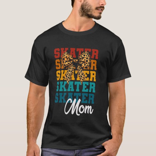 Coquette Bow Skater Mom Cute Skater Lovers Mothers Tシャツ (正面)