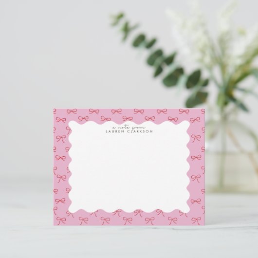 Coquette Pink Bow Wavy Border  Note card 招待状 (スタンド正面)