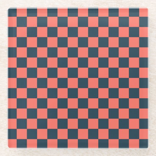 Coral and navy checkerboard pattern ガラスコースター (正面)