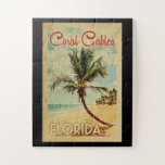Coral Gablesのヤシの木のヴィンテージ旅行 ジグソーパズル<br><div class="desc">ヴィンテージ旅行ポスタースタイルの独特にレトロの世紀半ばのモダンなCoral Gablesフロリダの芸術のプリント。 それは青い曇り空の下で海の砂浜の曲げられたヤシの木を特色にします。</div>