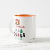 CORGI DREAMING of a CORONA Free Christmas |おもしろい | ツートーンマグカップ (正面左)