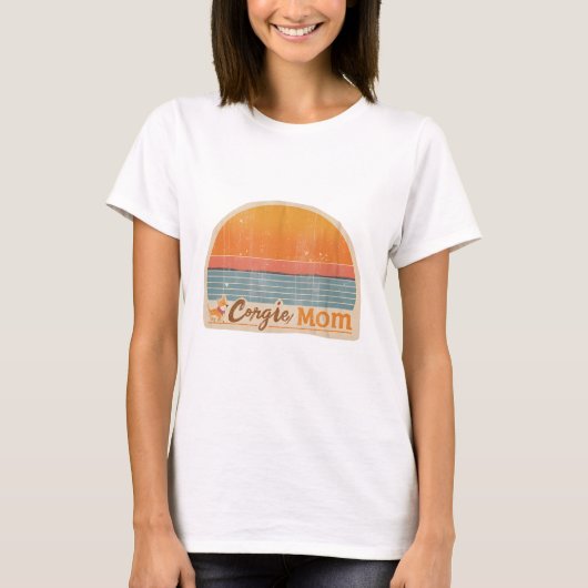 Corgi Mom Retro 70s Sunset Tee Tシャツ (正面)