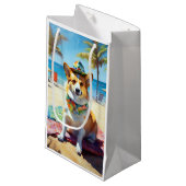 Corgi onビーチ、愛犬家の夏の贈り物 スモールペーパーバッグ (正面アングル)