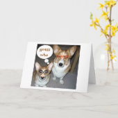 CORGISは、誰があなたを望んでいるか推測するハッピーバースデー カード (黄色い花)