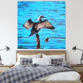Cormorant With Outspread Wings On Blue Water Art キャンバスプリント (インサイチュ (寝室))