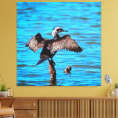 Cormorant With Outspread Wings On Blue Water Art キャンバスプリント (インサイチュ (リビング))