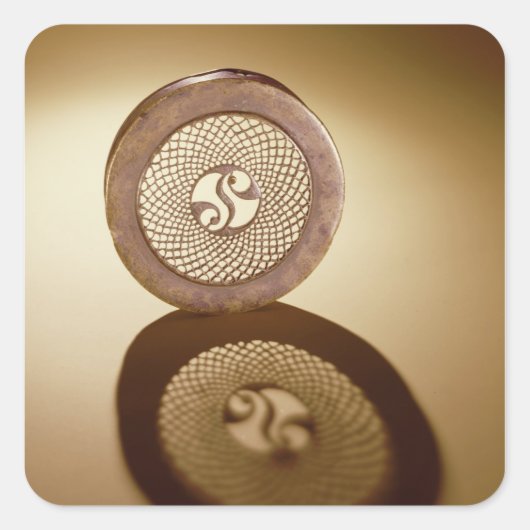 Cornalaraghの透かし箱のふた スクエアシール (正面)